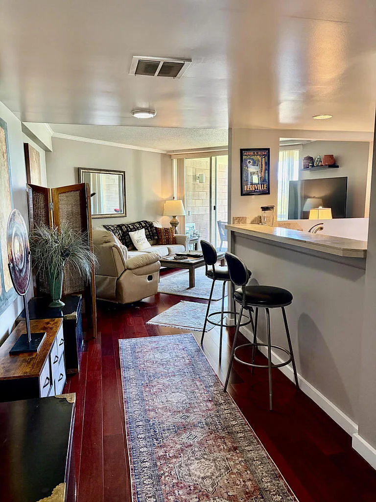 1 bed, 1.0 bath, 897 sqft, $1,700 — Photo 4