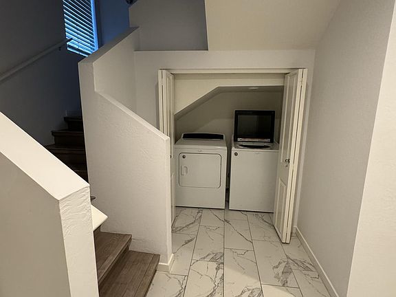 Foyer/ Laundry area
