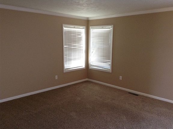 2nd image of 4 Hoover Pl