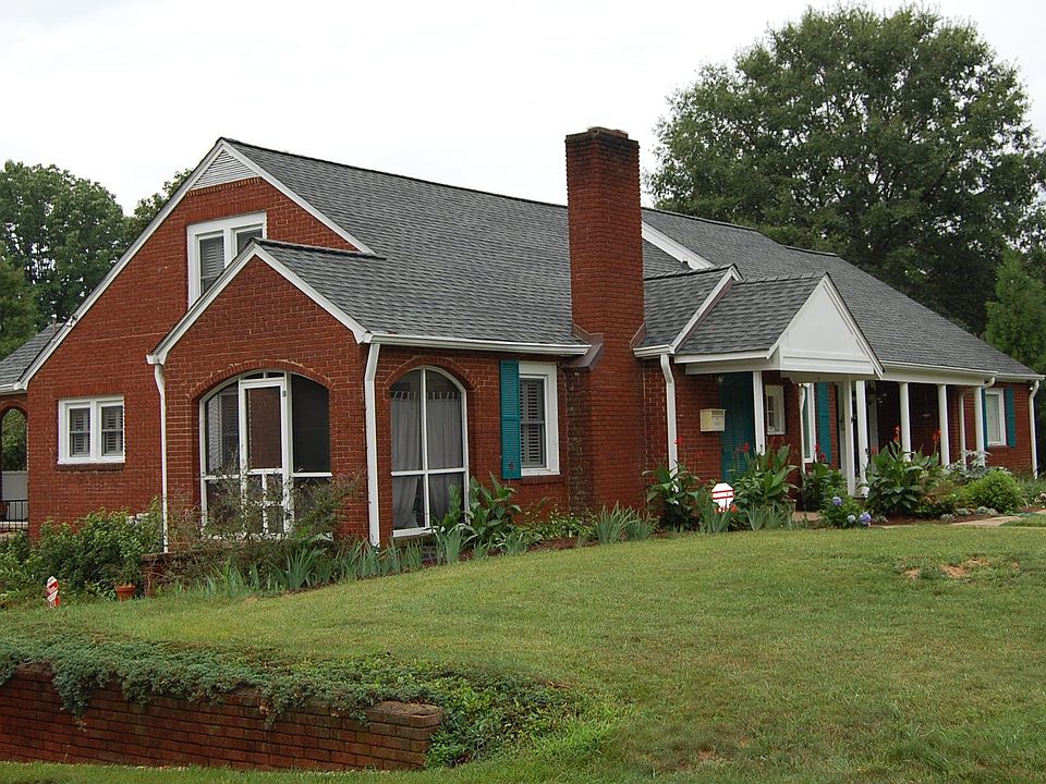 Front corner - great screened porch