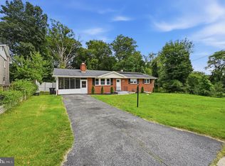 5030 Leland Dr, Oxon Hill, MD 20745