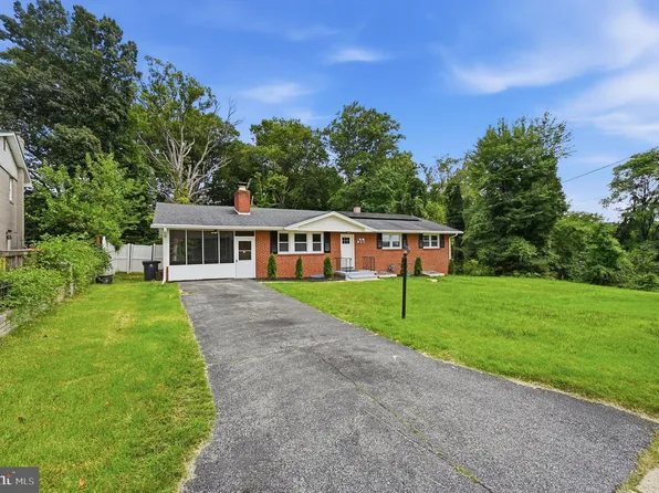 5030 Leland Dr, Oxon Hill, MD 20745