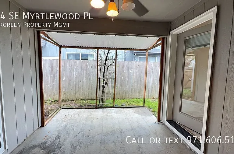 664 SE Myrtlewood Pl — Photo 33