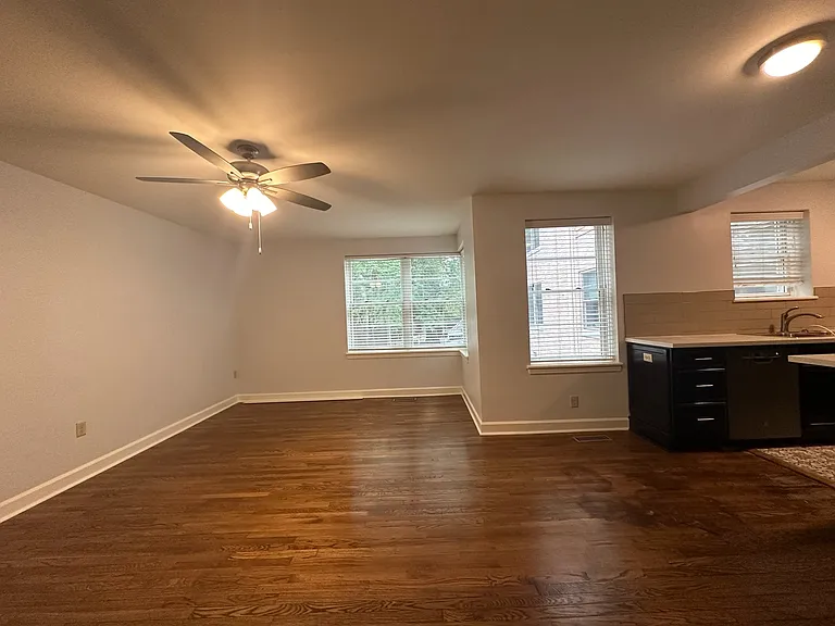 Louisiana Terrace — Photo 26