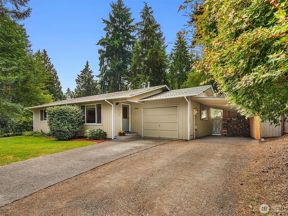 Perfectly centered on the 1/4 acre lot, behind a stunning row of evergreens, located in a friendly neighborhood just 5 minutes from Vashon town core - where you will find everything you need to enjoy island life. Added bonus is the 2 covered parking spaces with even more room to park in the driveway.>