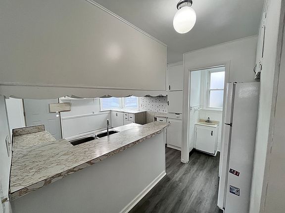 3rd image of 1712 Arnold Ave NW
