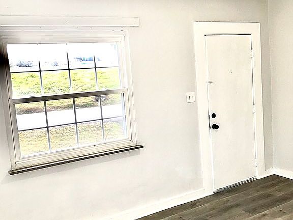 2nd image of 2837 Woodrow Dr