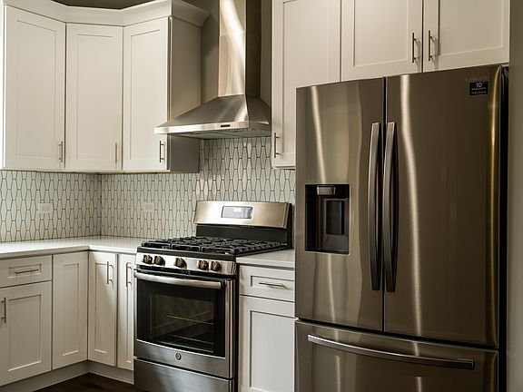 4th image of 1308 N Damen Ave