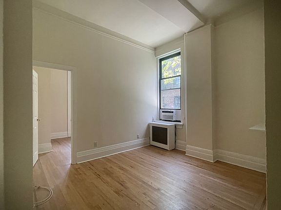 3rd image of 210 W 16th St APT 4G
