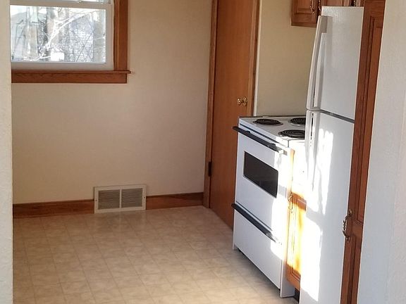3rd image of 355 E Dewey St