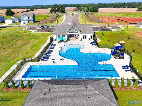 13686 Continental Rd, Athens, AL 35613