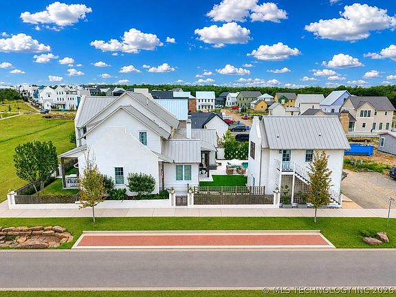 2nd image of 58 Center Ln N