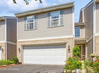 6 Colonial Ct, Streamwood, IL 60107