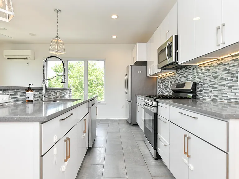 58 Giles Ave #3 — Photo 2