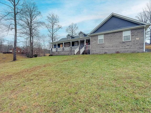 3rd image of 453 Lafayette Cir