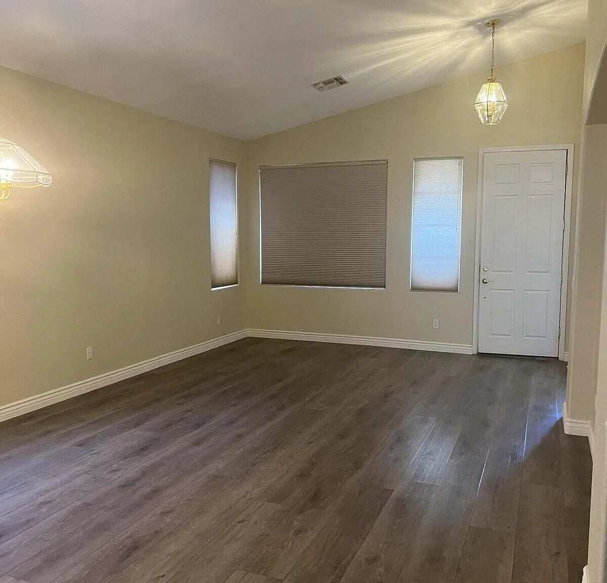 4 bed, 2.0 bath, 2295 sqft, $2,595 — Photo 3