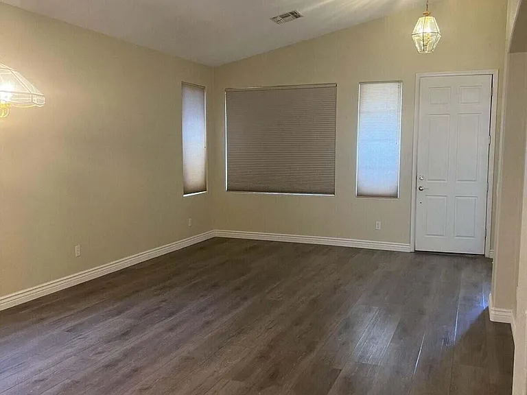 7033 W Irma Ln — Photo 3