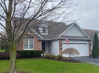 61 Lake Pointe Cir, Canfield, OH 44406
