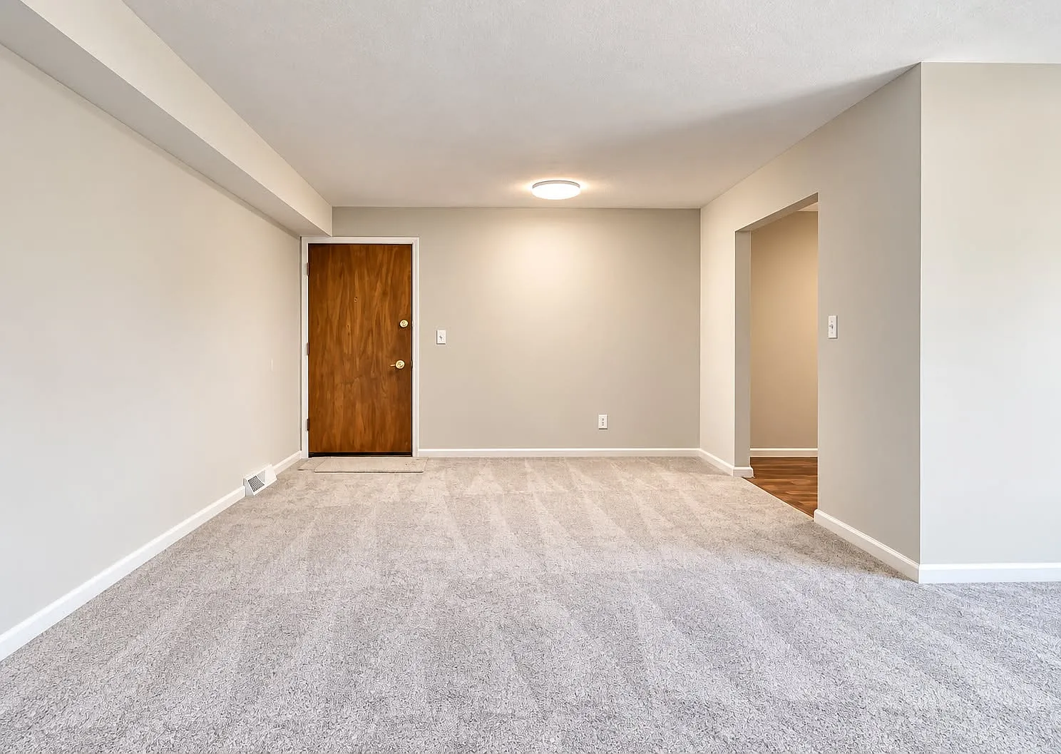 2 bed, 873 sqft, $1,400 — Photo 4