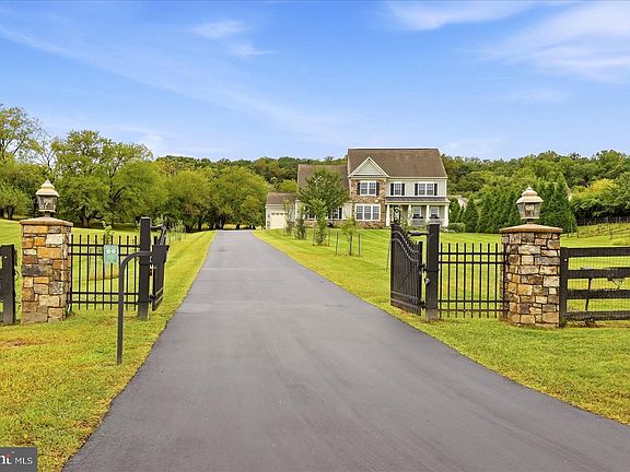 2nd image of 15547 Montresor Rd