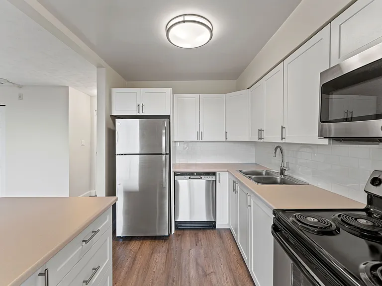 47 Memorial Dr — Photo 14