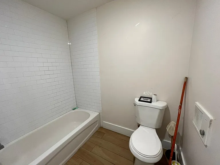 233 Martin Luther King Dr #19E — Photo 11