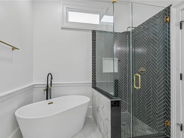 1421 Spain St — Photo 11
