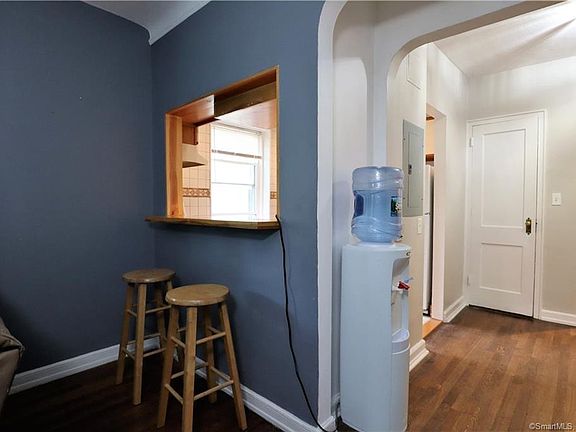 5th image of 138 Woodside Grn APT 2A