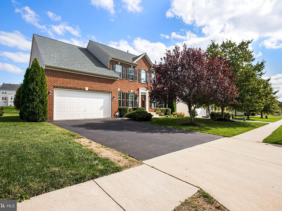 1st image of 8943 Claret Way