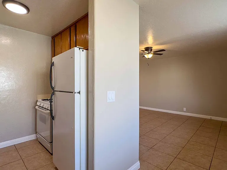 323 W 15th Ave — Photo 8
