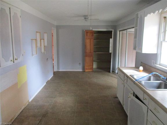 4th image of 113 Holliman Dr