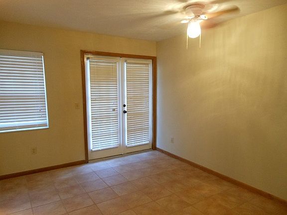5th image of 10 Coral Reef Ct N #B