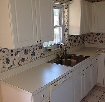 3rd image of 1307 Meres Blvd