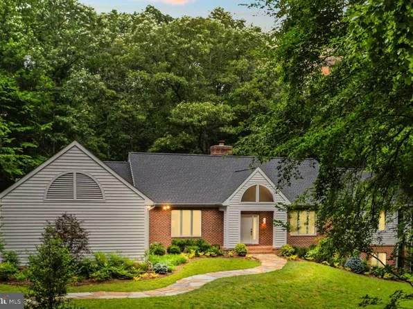 8311 Knights Forest Dr, Clifton, VA 20124