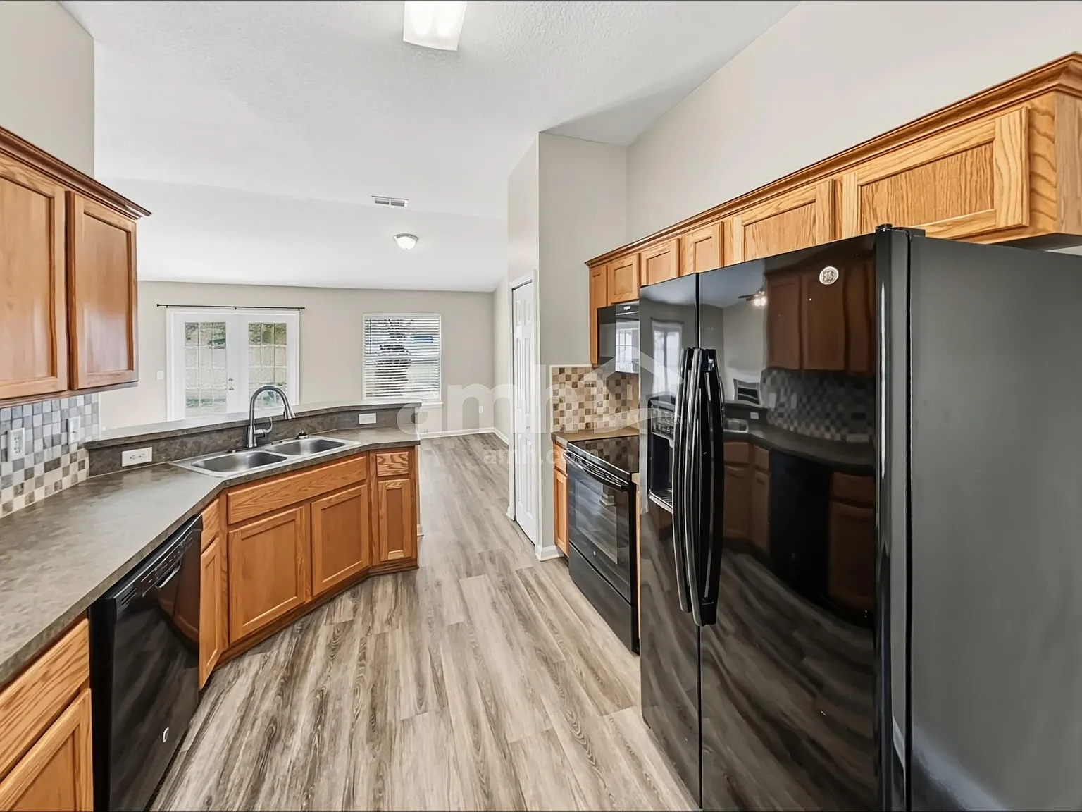 4 bed, 2.0 bath, 1600 sqft, $2,065 — Photo 4