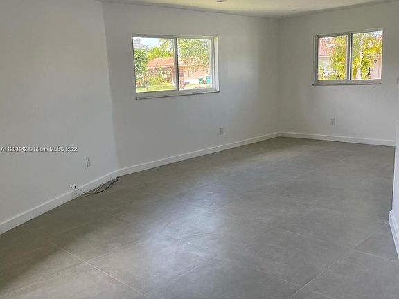 2nd image of 11920 NE 12th Ct #11922