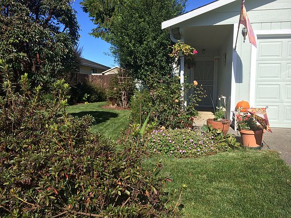 2nd image of 1935 Holly Dr