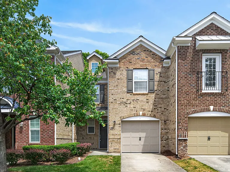 412 Longchamp Ln — Photo 1