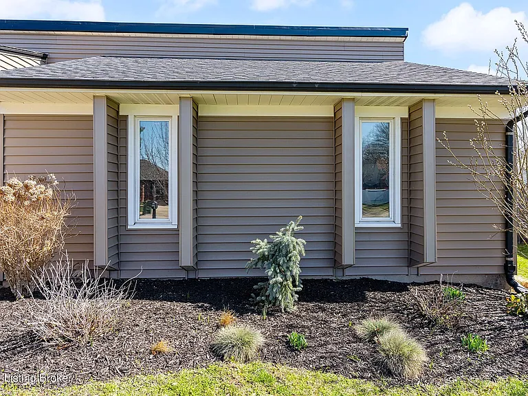 1013 Clerkenwell Rd — Photo 3