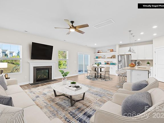 3rd image of 933 Rachel Anne Dr