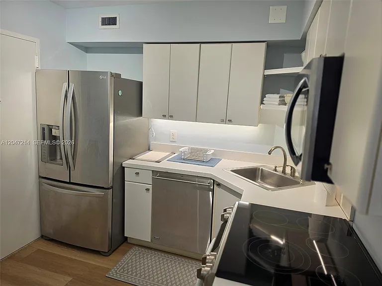 5151 Collins Ave #429 — Photo 7