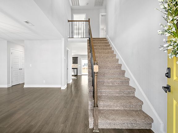 5th image of 460 Kinslow Ct