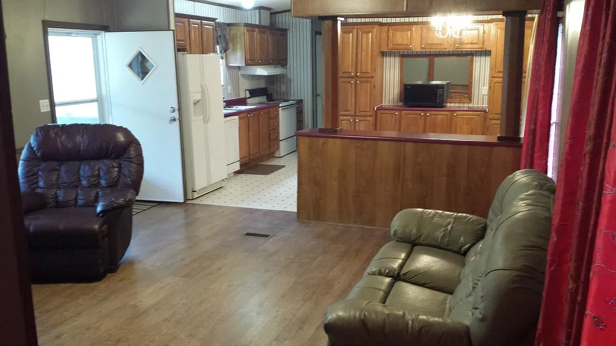 3 bed, 1280 sqft, $1,200 — Photo 4