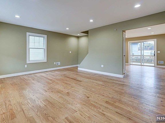 5th image of 39 Lawton Ave
