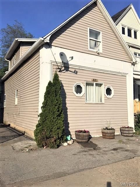 2nd image of 881 Niagara St