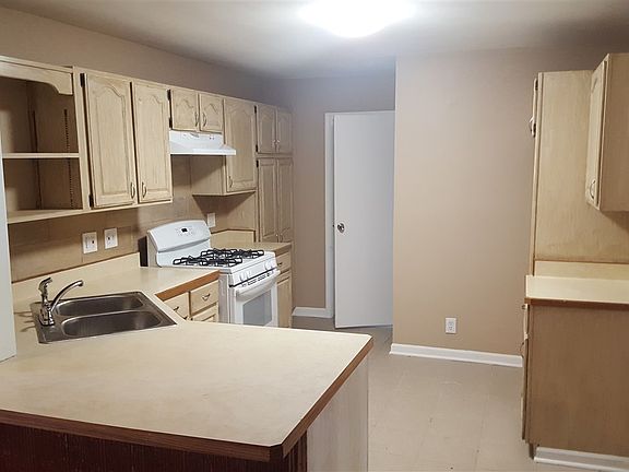 2nd image of 2624 Prial Ave