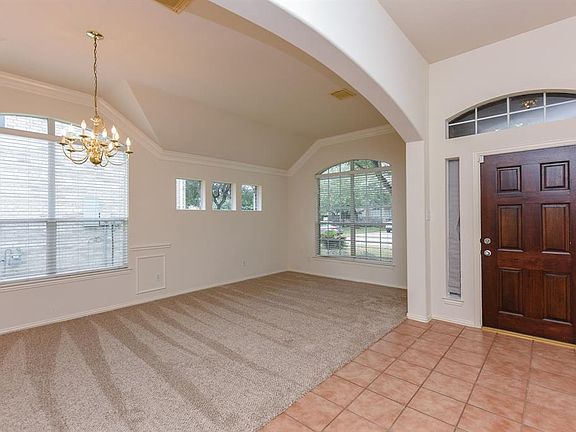 5th image of 3325 Lakeway Ln
