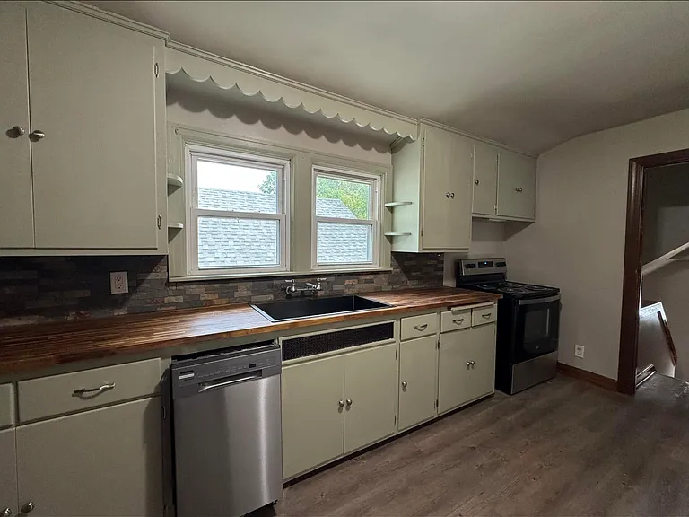 8447 W Maple St — Photo 6