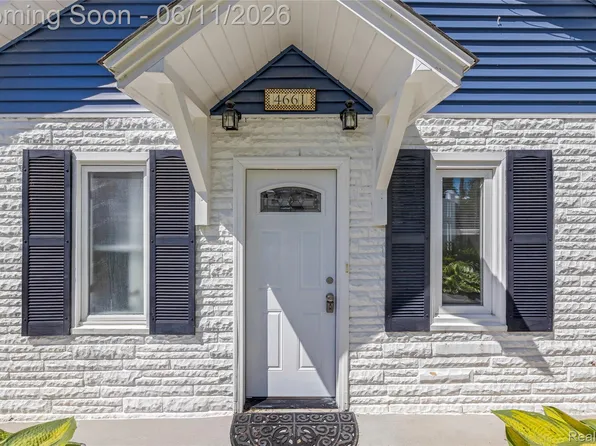 4661 Sashabaw Rd, Waterford, MI 48329