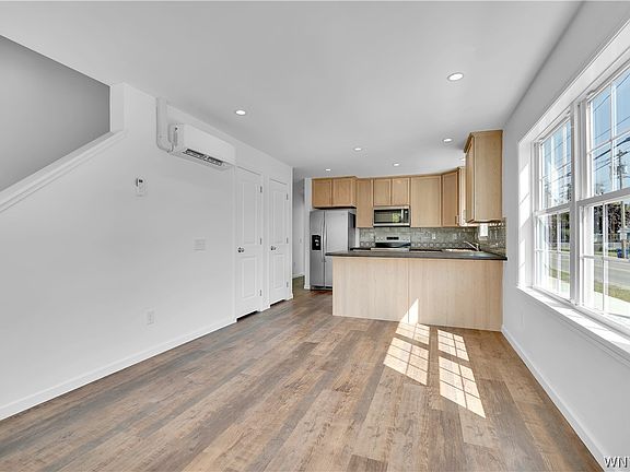 4th image of 242 Rhode Island St